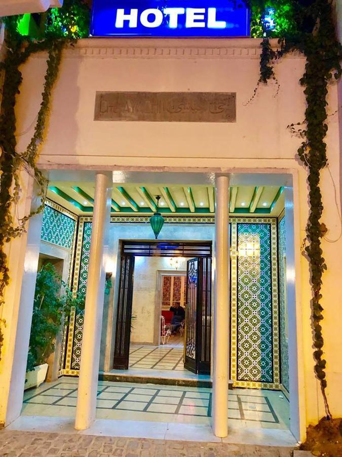 Ayachi * Tunis